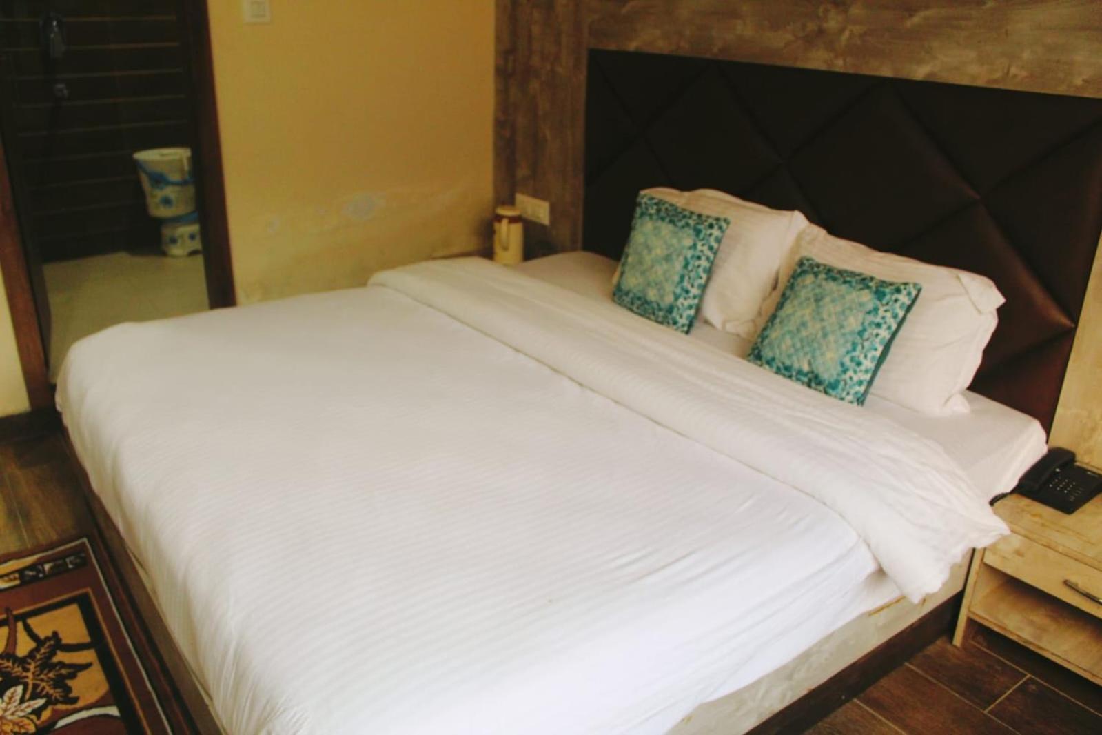 Hotel White Cloud Banikhet Ngoại thất bức ảnh