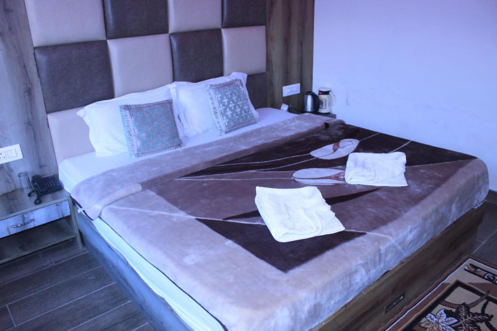 Hotel White Cloud Banikhet Ngoại thất bức ảnh