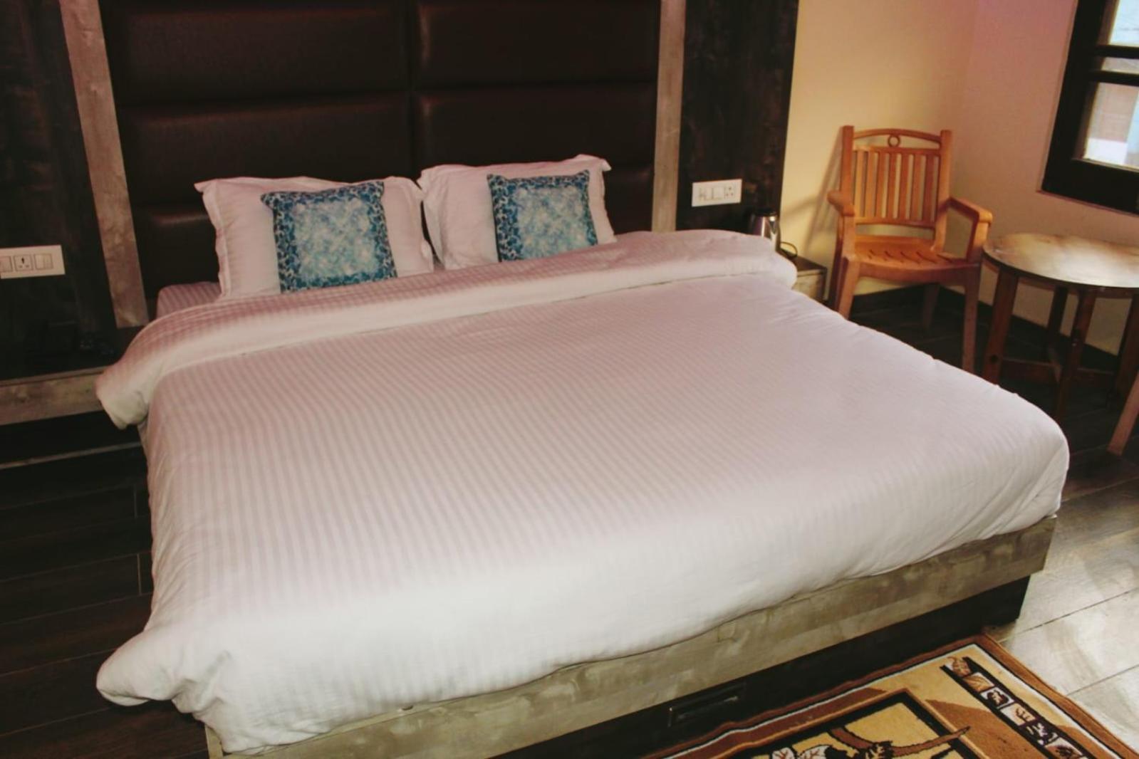 Hotel White Cloud Banikhet Ngoại thất bức ảnh